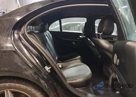 2018 Mercedes-Benz E 300 4Matic z USA, uszkodzony, nr VIN WDDZF4KB2JA334544